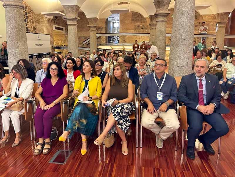 Asistentes sentados viendo el Evento institucional Acescam