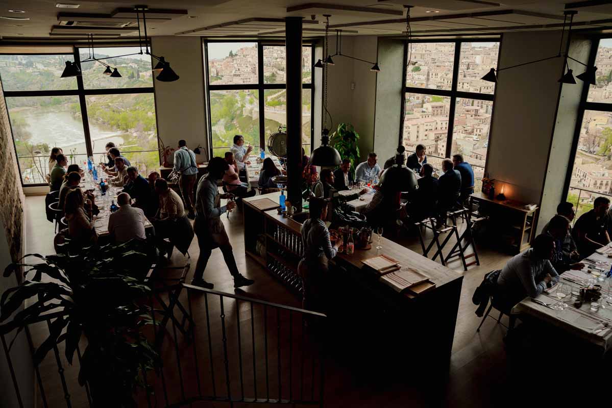Panorámica restaurante La Ermitaña con vista del Valle de Toledo de fondo.