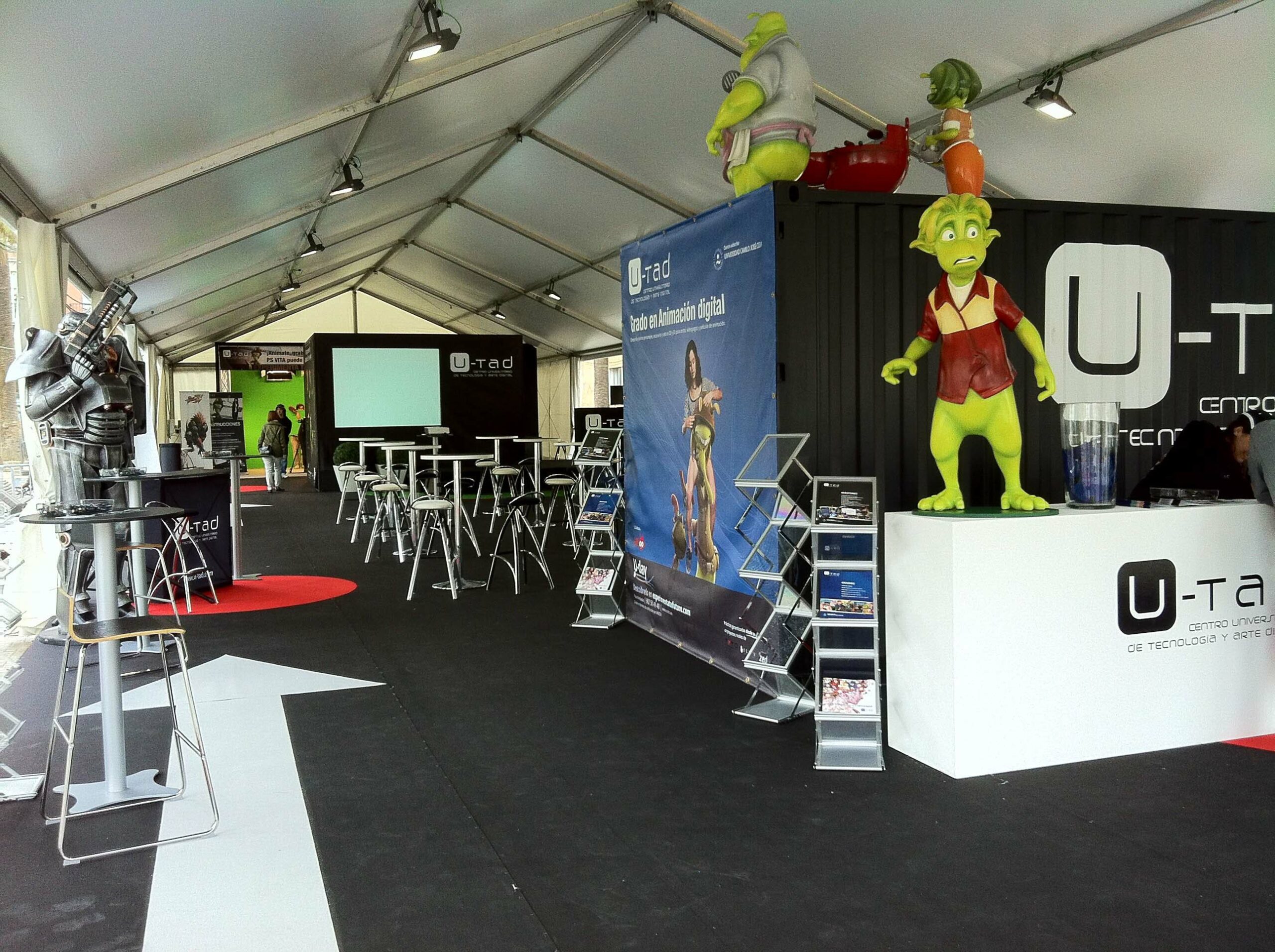 Diseño de stand para el cliente U-TAD en la feria Mundos Digitales de 2026
