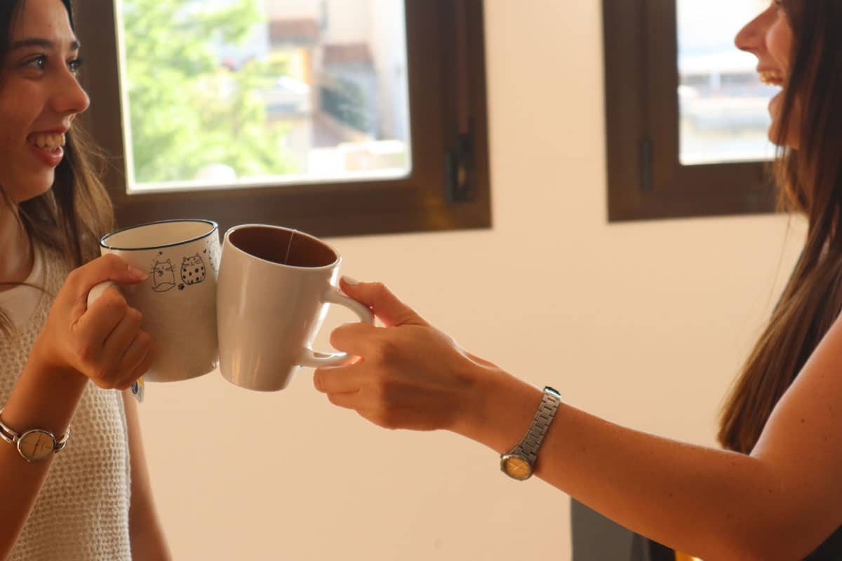 Dos chicas trabajando en Creativia en Toledo